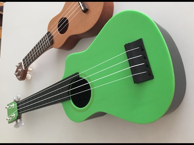 安いプラスティック・ウクレレを買ってみた。BugsGear - YouTube