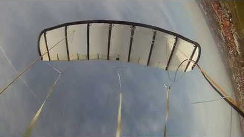 Video 7: 25 m2 LEI V3 tube kite transitioning to traction phase, flying figure eight manoeuvres