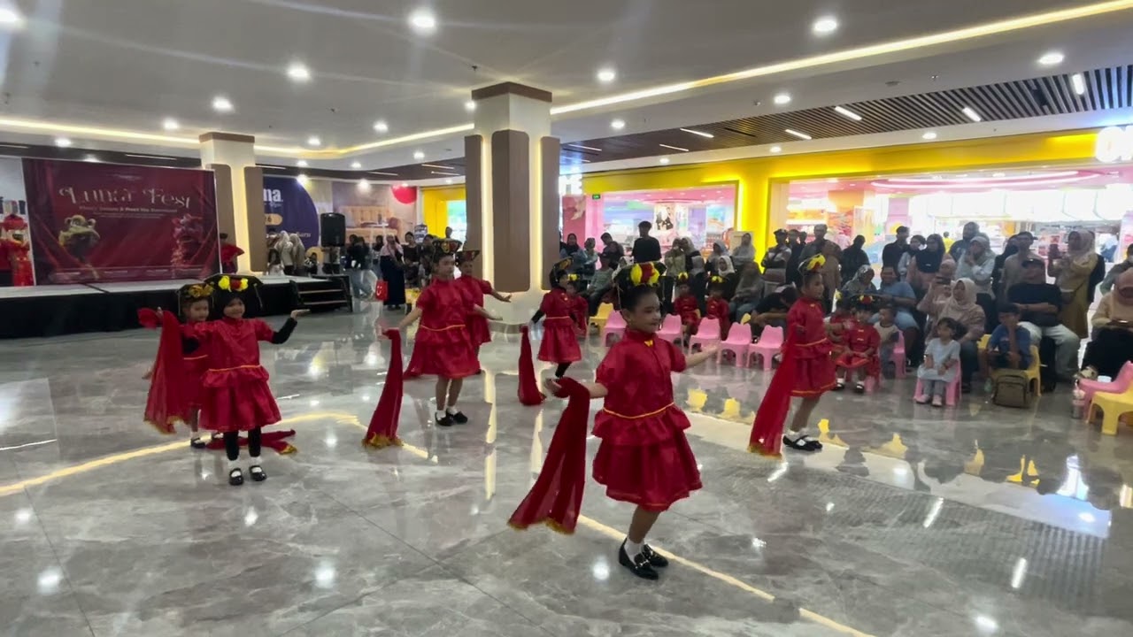 Tari Imlek di icon mall