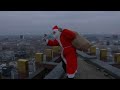 سانتا كلوز يتسلق برجا شاهقا في برلين لتقديم الهدايا للأطفال…