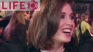 Alice Merton & Dean und Dan Caten auf dem Life Ball 2017 | Magenta Carpet