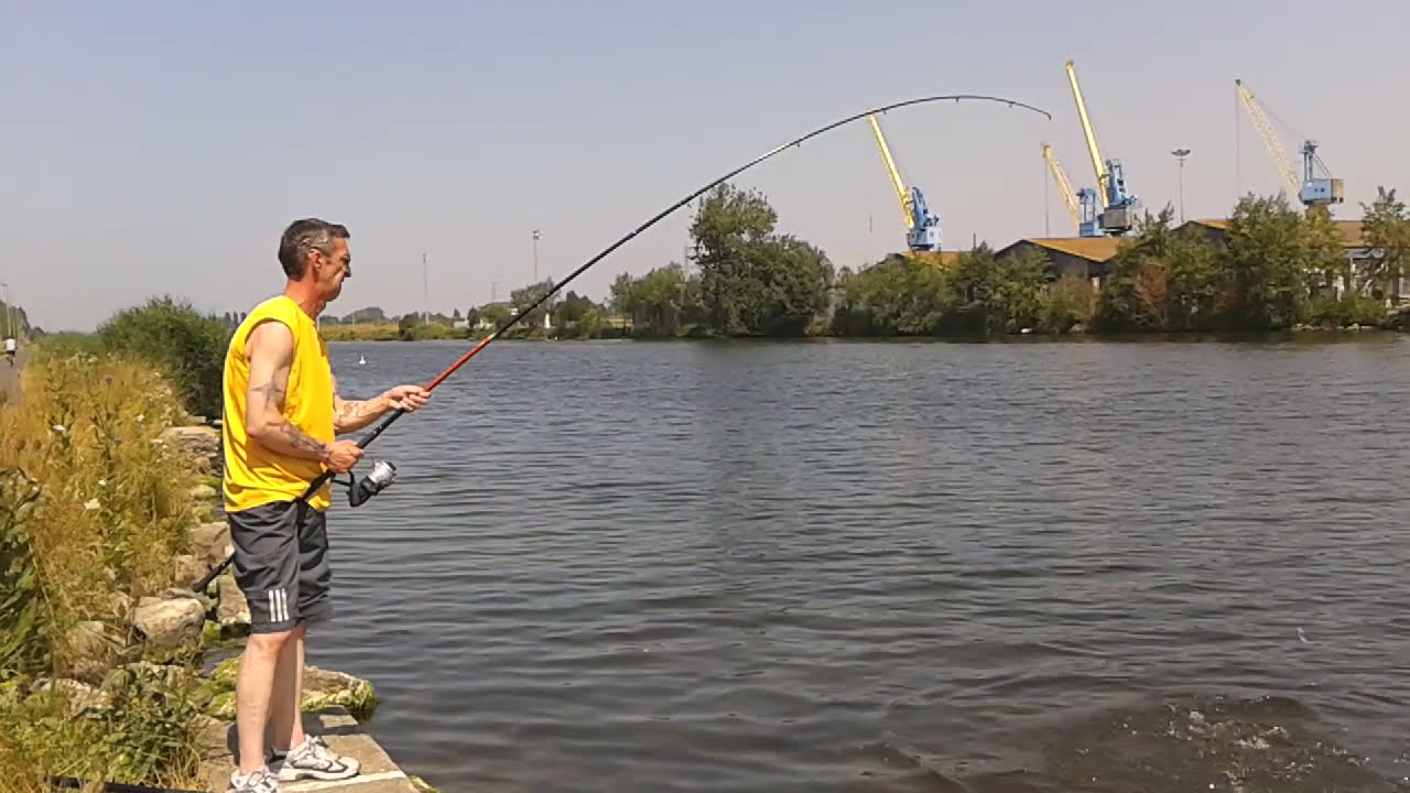 Pêche au mulet en canal à la bulle d'eau et à la cuillère
