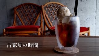 ラタンチェアの再塗装のち、赤い座面の喫茶店チェアでコーヒーフロートを食べる。