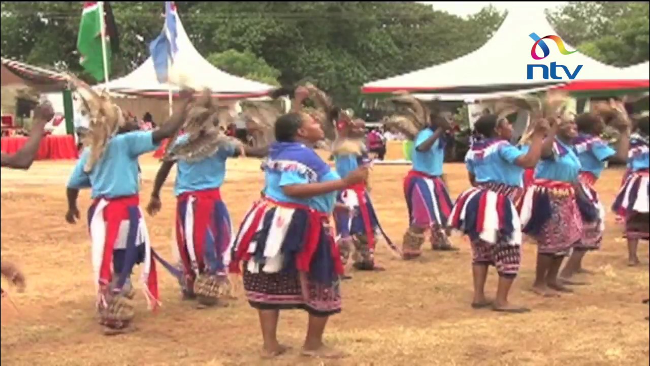 President Kenyatta issues 1, 100 Makondes with citizenship