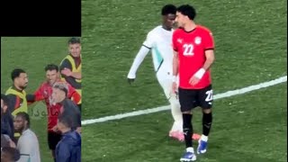 Download Lagu لقطه لم تذاع .. لاعب كوت ديفوار هرى عمر مرموش ضـ.رب في رجله بس الرد جه بعد الماتش .. كلاحة المصريين MP3