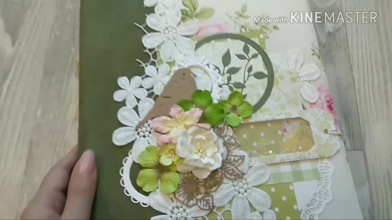 Семейный альбом в светло-зеленых тонах.