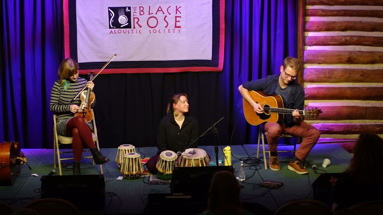 Obejrzyj Sprig of That performs “Cluck Old Hen” at The Black Rose Acoustic Society w YouTube Obejrzyj Sprig of That performs “Cluck Old Hen” at The Black Rose Acoustic Society w YouTube