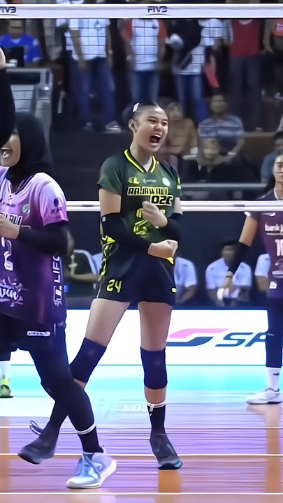 ARIMBI BOCIL 13 TAHUN MENGGUNCAN PANGGUNG LIVOLI