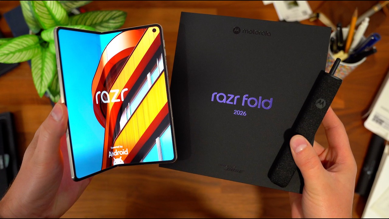 Motorola Razr Fold 2026 Unboxing: Moto's First Foldable!