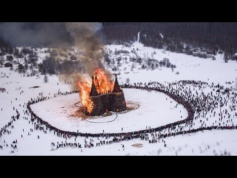 Giant castle burned at end-of-winter festival in Russia
