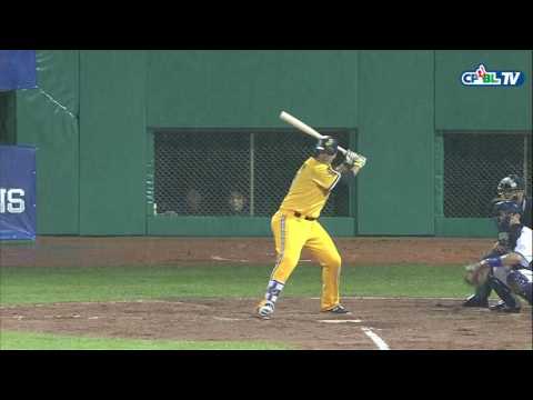 03/25 兄弟 vs 富邦 九局上，富邦守備瑕疵讓蔣智賢敲出安打上壘