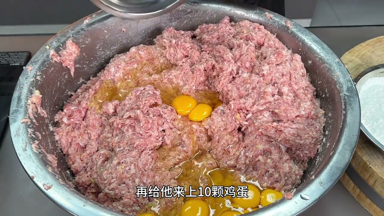 炸肉丸子不要直接加面粉，大厨教你正确做法，外酥里嫩好吃无腥味 