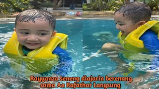 Rayyanza Sore² Berenang Diajarin Langsung Sama Rafathar Sambil Pegangan Tali Tambang