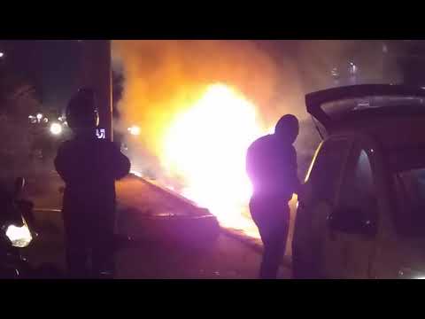 Taxi incendiado frente a portales de alicante
