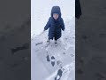 The first snow is coming, the happy winter of northern children is coming-
