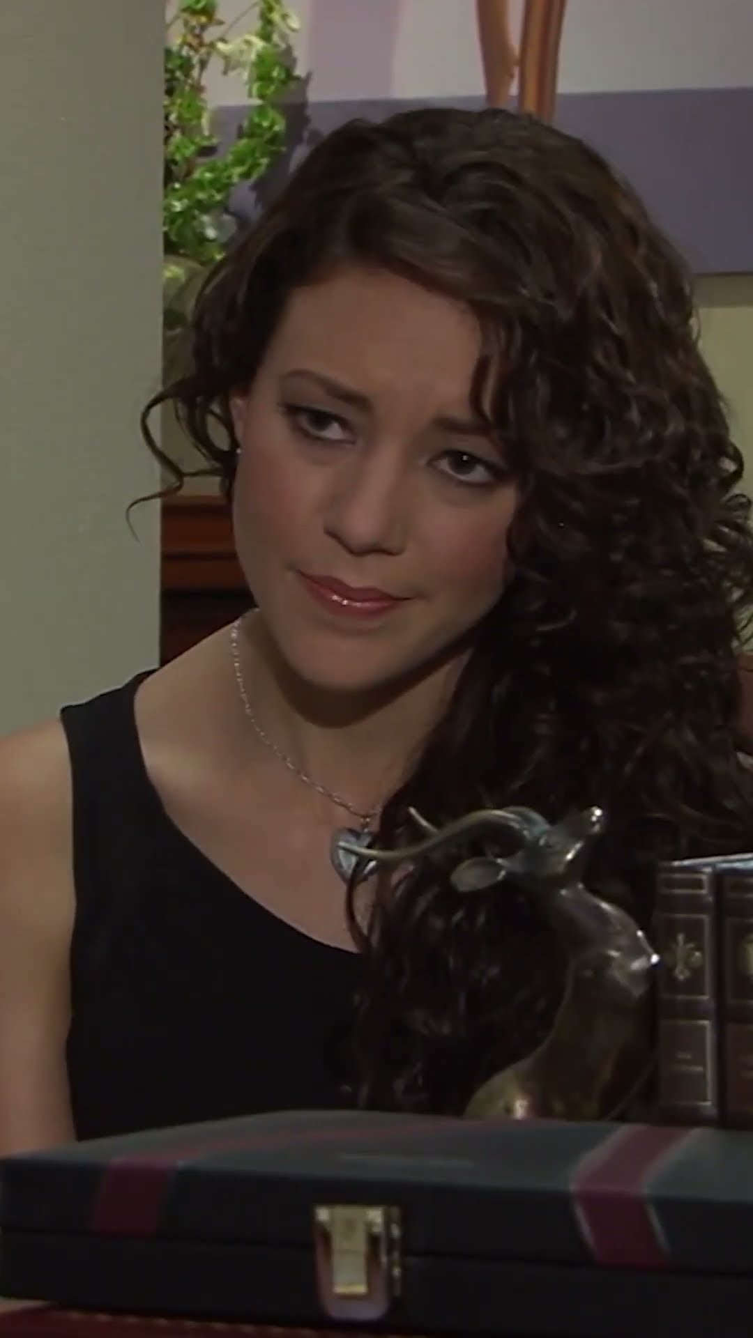Luisa le quiere regalar su coche a Teresa ?? #teresa #tlnovelas