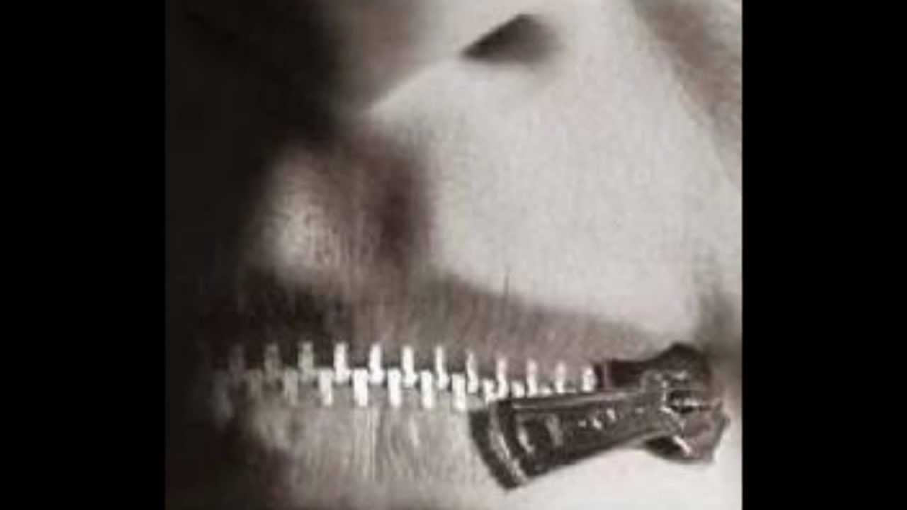 daniele silvestri a bocca chiusa YouTube daniele silvestri a bocca chiusa YouTube