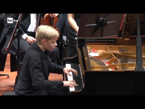 Видео: Alexander Malofeev -- S.Rachmaninoff. Rhapsody on a Theme of Paganini