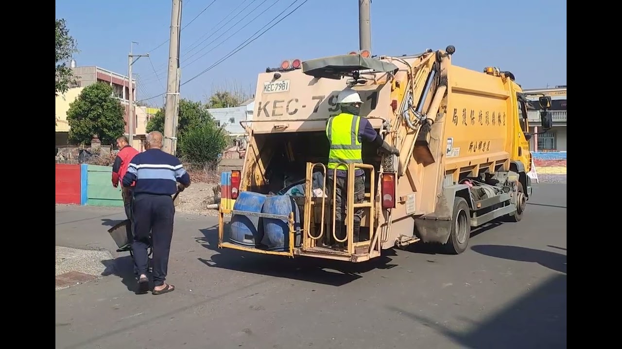 雲林縣褒忠鄉公所垃圾車KEC-7981資源回收車KEL-3313