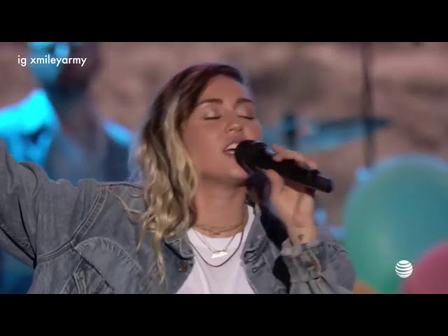 Miley Cyrus   Malibu Live 2017 class=