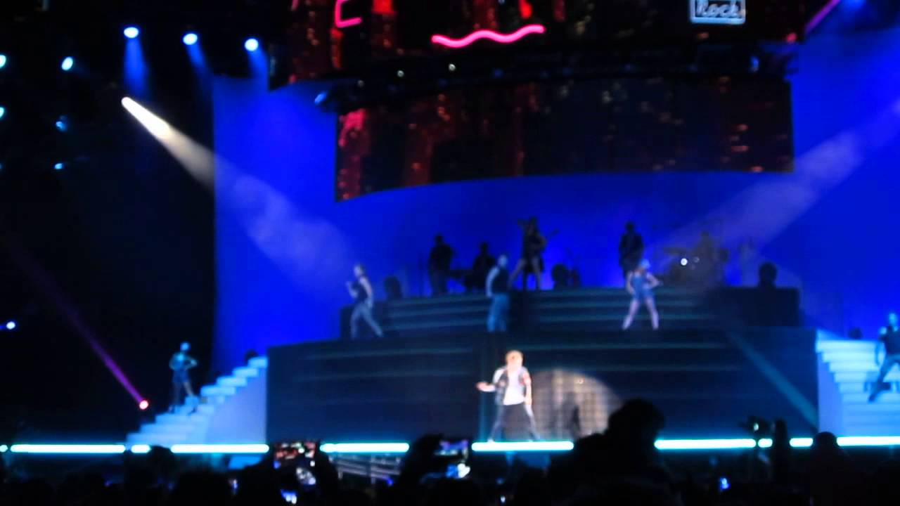 violetta live milano 2015 voy por ti