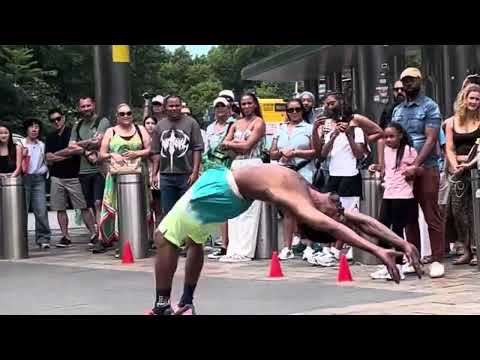 New York City Tourists Enjoying Watching The Talented Street Performers- Awesome!!!👏 😎 🌻💚 #summer