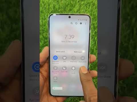 How to scan a QR code on your Galaxy phone | #MabShorts