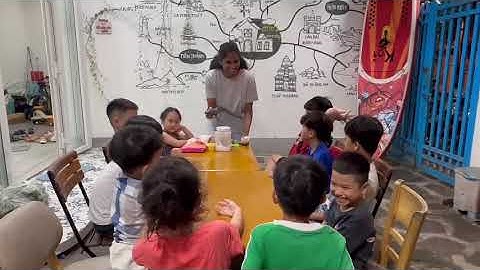 Tiếng Anh Giao Tiếp Phan Thiết: Students practice talking about Kitchen Tools and Ingredients