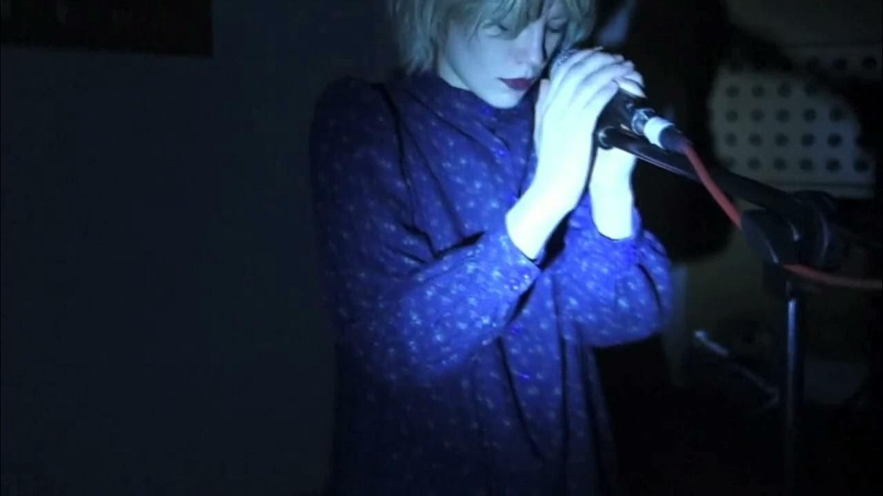 Crystal castles 2003. эдита фрэнсис crystal castles. Crystal castles эдит. эдита фрэнсис crystal castles. Crystal kept.