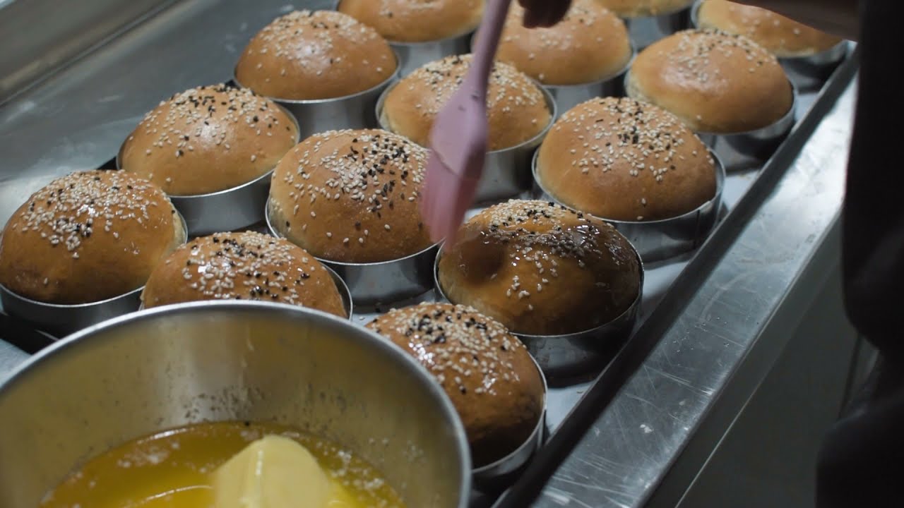 Burger Bun Making | Panjtara Bar and Grill | Kasol