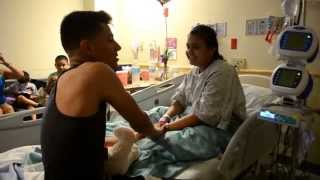 Luis Coronel visita a Esperanza en Hospital de Phoenix