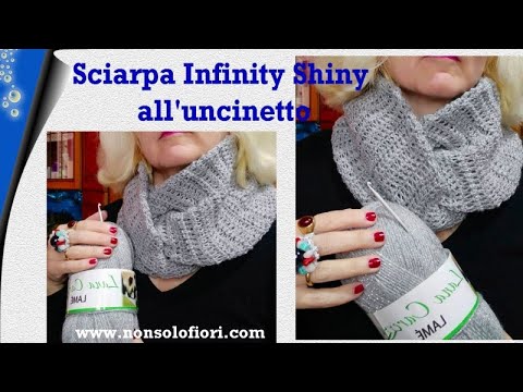 Sciarpa Infinity Shiny all'uncinetto #sciarpainfinity #scarfcrochet # ...