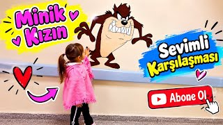 Meli̇nay Çi̇zgi̇ Fi̇lm Karakteri̇ni̇ Taniyor 😱 Eğlenceli̇ Çocuk Vi̇deolari