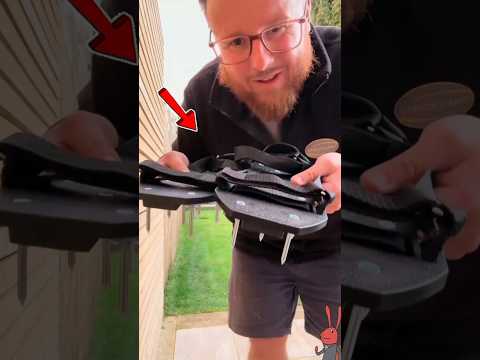 حذاء الثلج في حديقة المنزل