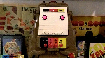 2XL Robot - Introducing himself