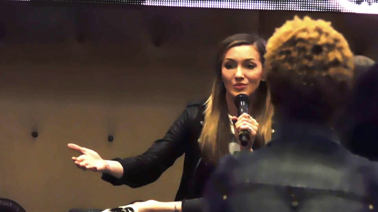 Katie Cassidy panel @ RICC 2016 (Laurel Lance from Arrow)