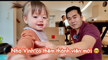 Cả nhà đón thành viên mới – và phản ứng của mọi người làm Vinh DK bật cười!