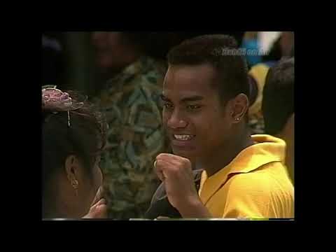 NZ Bahá í Artist Robin White Lives In Kiribati Sees Negative Cultural Change From Western Influence