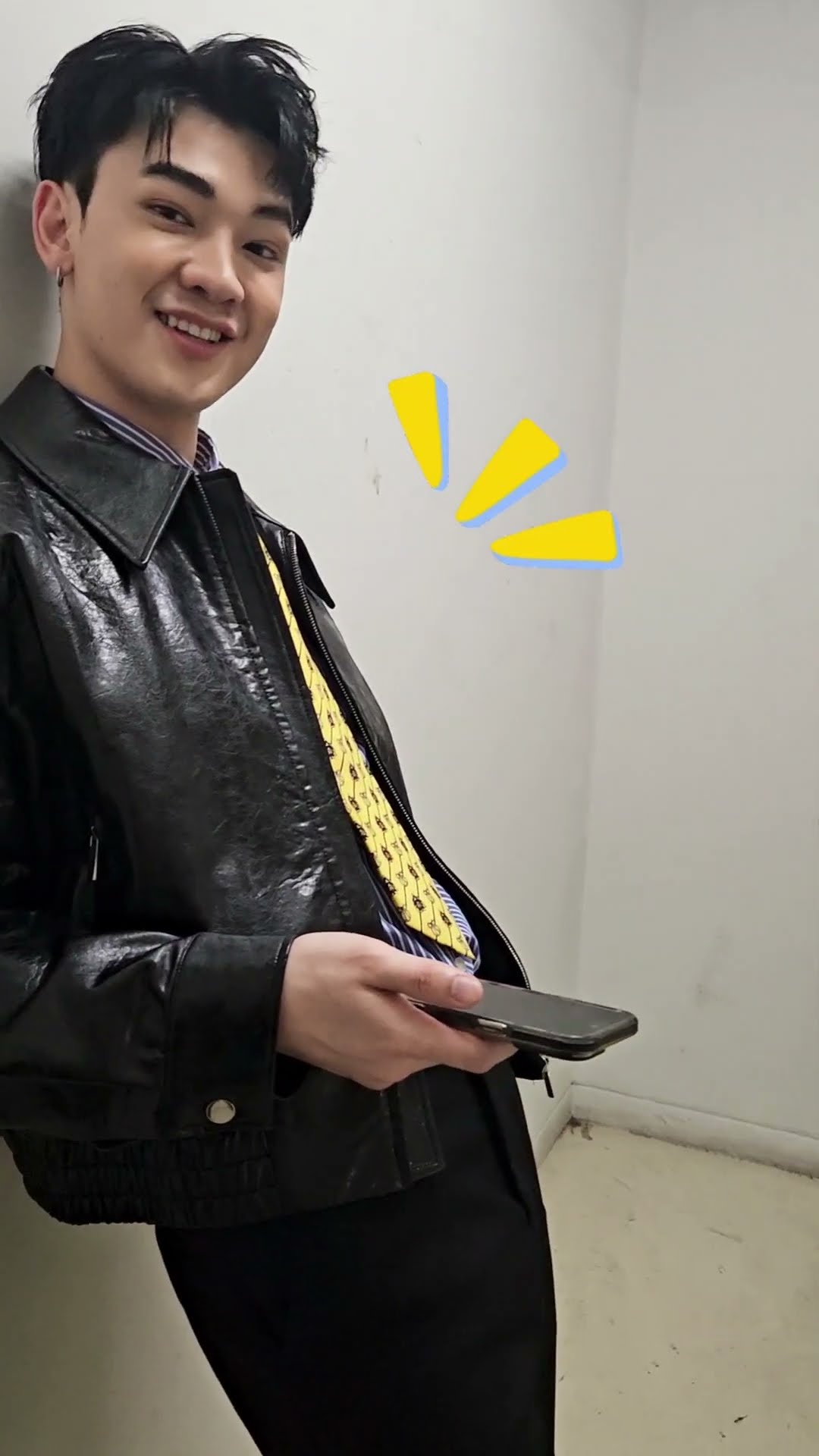 เบื้องหลังการถ่ายรูปของ #ซันชาย บอกเลยว่านี่ไม่ใช่รูปภาพแต่นี่คือรูปหล่อครับ #TSMMANAGEMENT