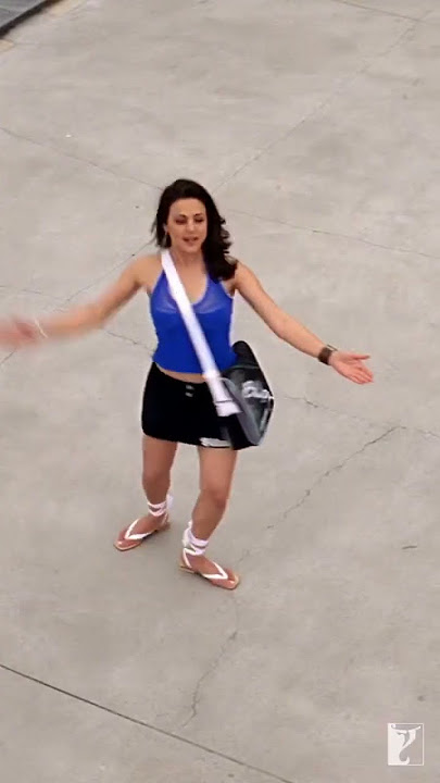 She's got our dil going mmmm 😍 | #mydilgoesmmmm #salaamnamaste #preityzinta #yrfshorts