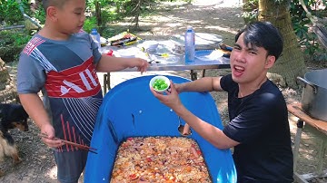 Sinl Vlog Thử ăn Mì Cay 🌶 trong Xe Rùa