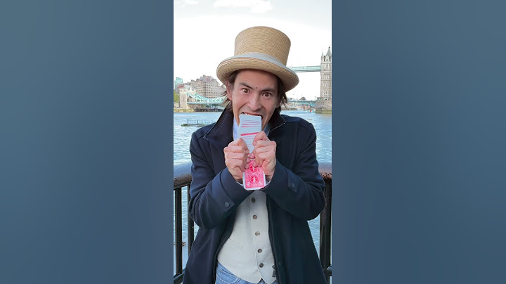 Friday Magic Vibes London - Magician dances with people in London #shorts #magicshorts