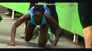 Marathon runner crawls to finish line after collapsing