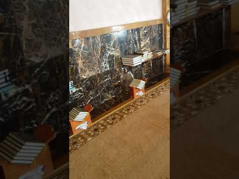 تنبيه على عدم تقريب حوامل المصاحف من بعض في المسجد لكي لا يتحرج من احتاج إلى مد رجليه