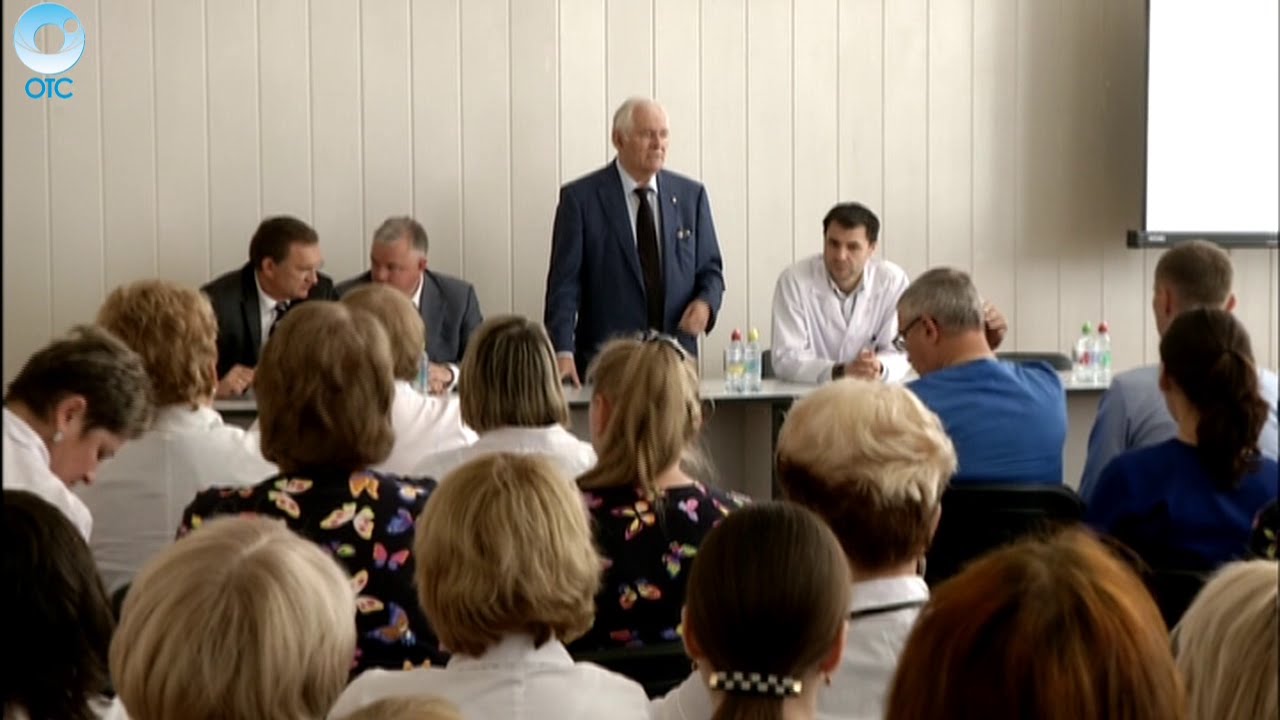 Главный детский врач страны Леонид Рошаль прибыл в Новосибирск с ...