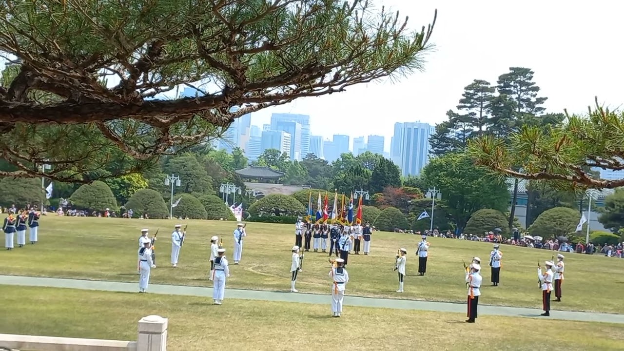 최시운TV청와대 군악대 여군 을 주목 하세요.