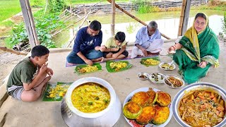 বৃষ্টি বাদল দিনে ঘরে থাকা চাল দিয়েই খিচুড়ি রান্না করলাম সাথে বেগুন ভাজা আর লাবড়া || khichuri recipe