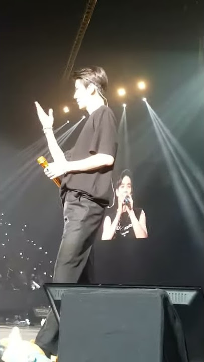 Flying kiss from Sehun. Fancam by Aly