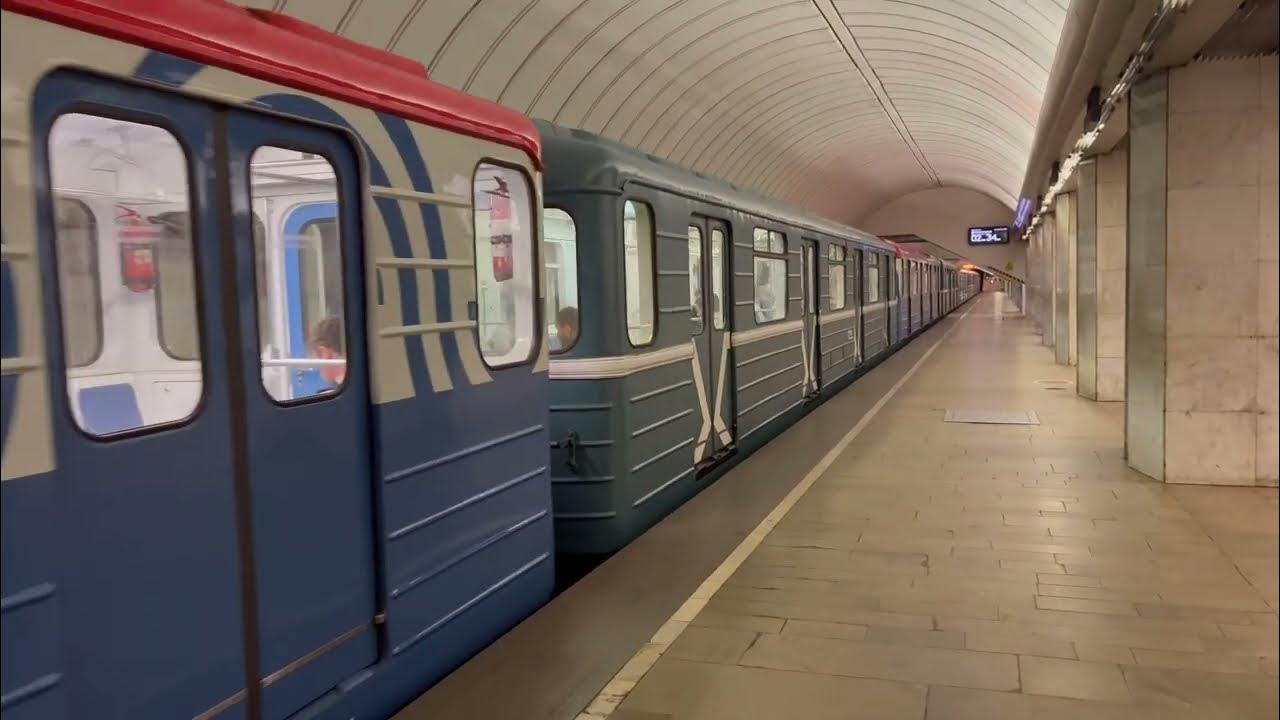 Финляндский вокзал перрон. Пригородный жд. Финляндский вокзал санкт-петербург. Электрички пл ленина. Электрички пл ленина.