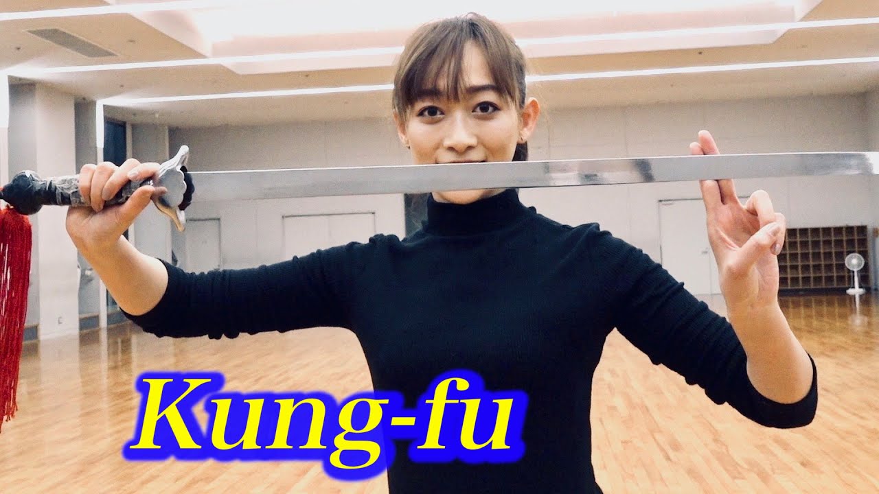 Baguazhang, Changquan, Sword! Kung-fu Lady shows various techniques.